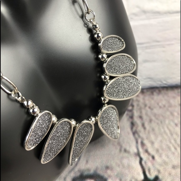 Jewelry - Picture 5 of 11